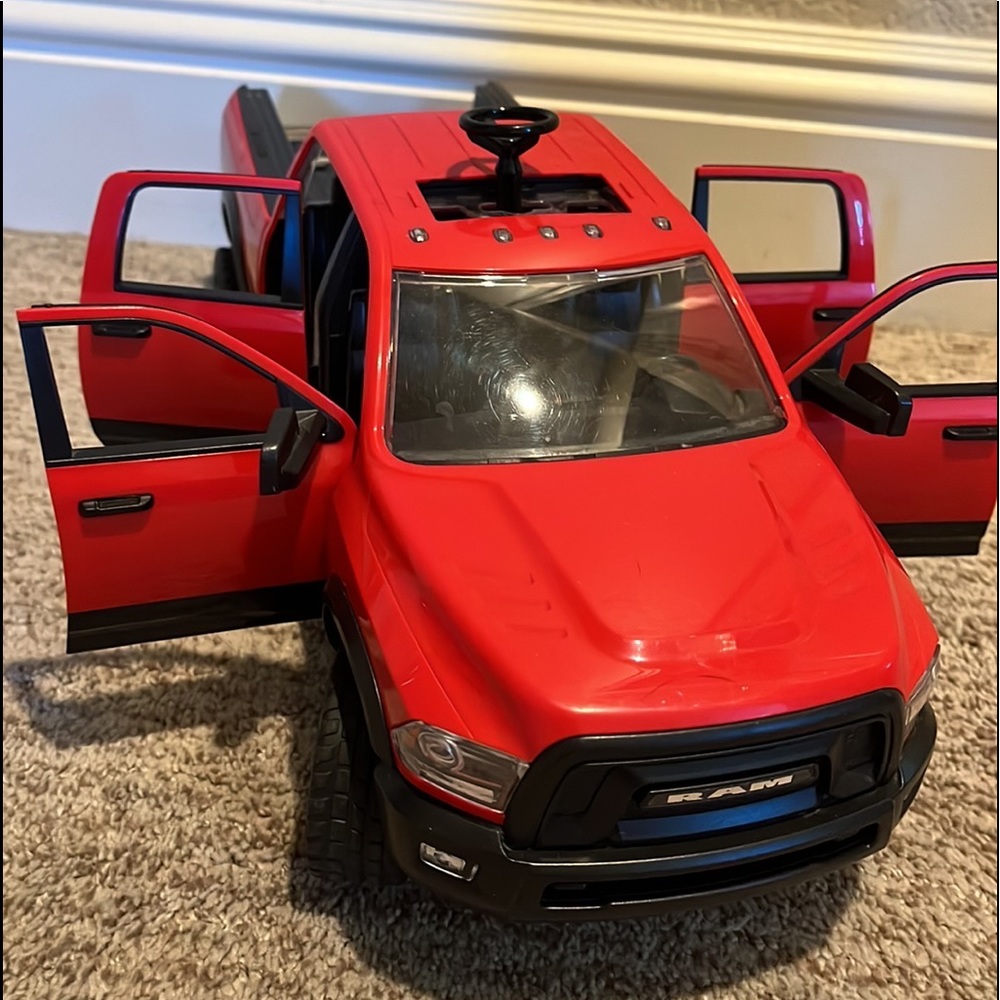 Bruder Toys 2017 Ram Power Wagon With Working Suspension, Steering, Doors.